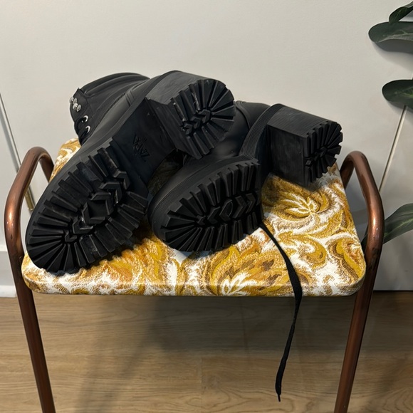 Stylish Black Ankle Boots - Picture 4 of 5